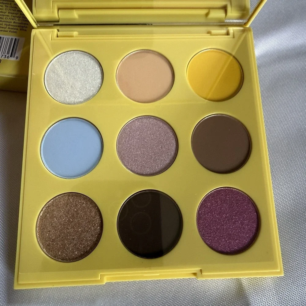 DOLL 10 Totally Bananas Eyeshadow Palette Chelsea Bananas Talc Free 9 Colors